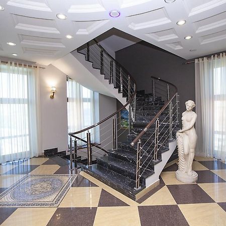 Golden Seconds Hotel Erevan Esterno foto