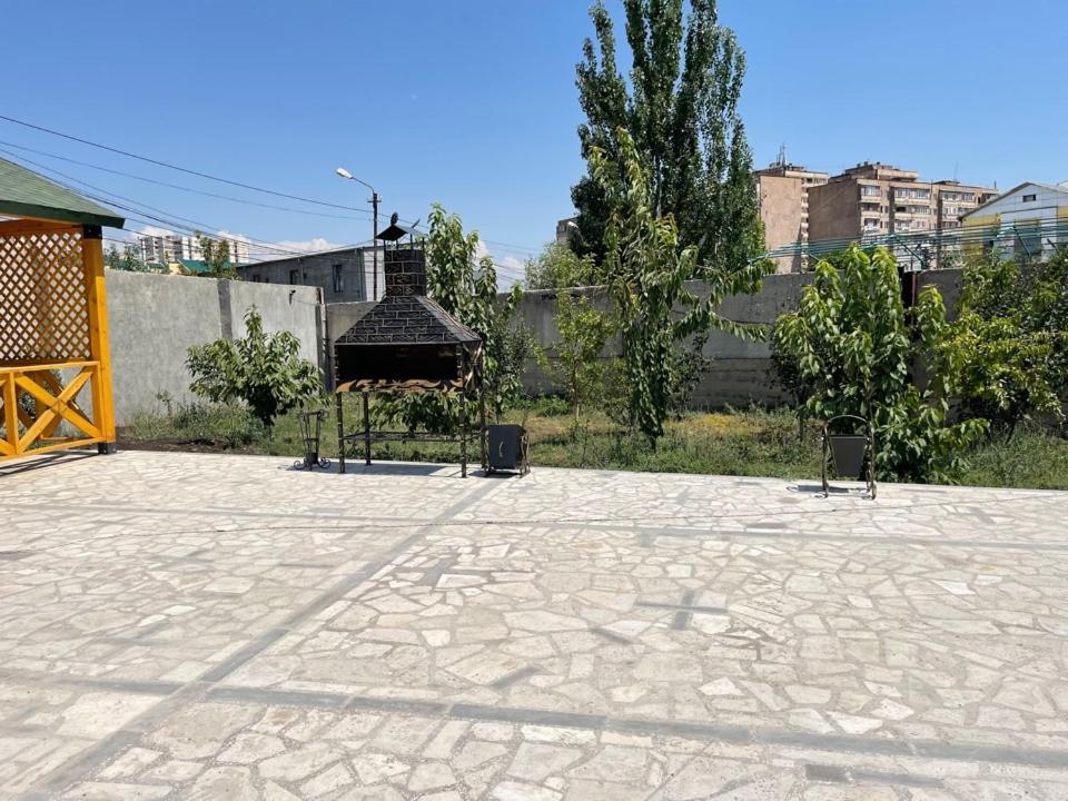 Golden Seconds Hotel Erevan Esterno foto