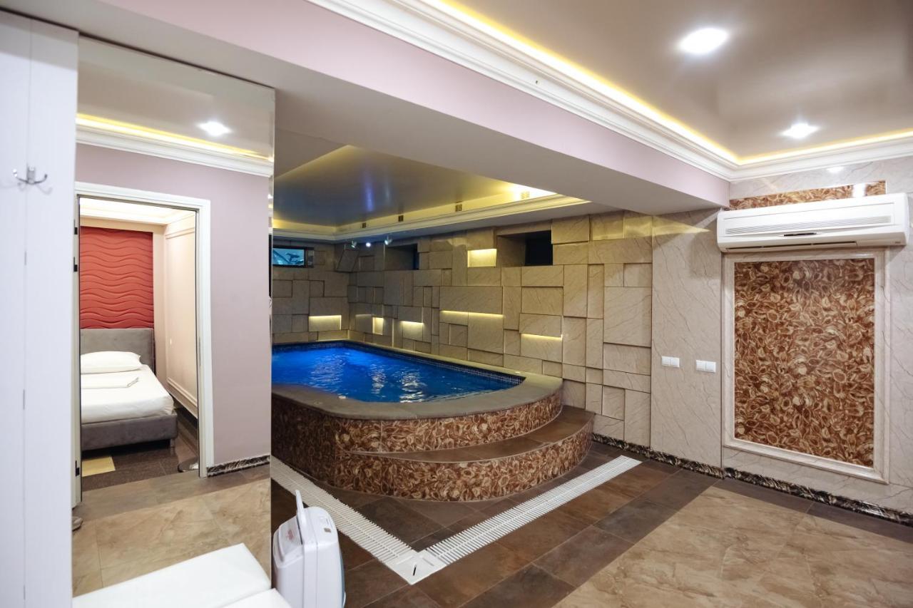 Golden Seconds Hotel Erevan Esterno foto