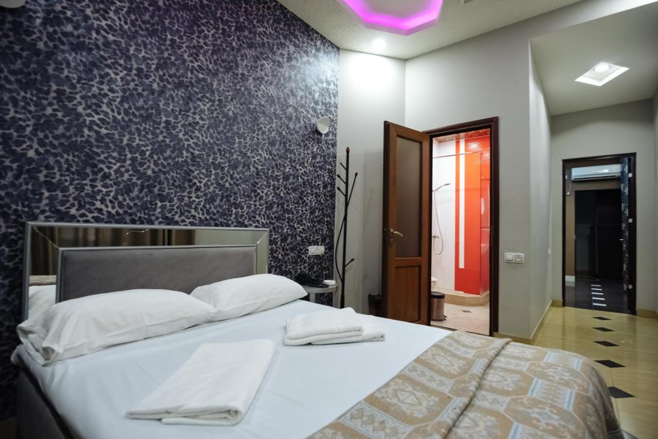 Golden Seconds Hotel Erevan Esterno foto