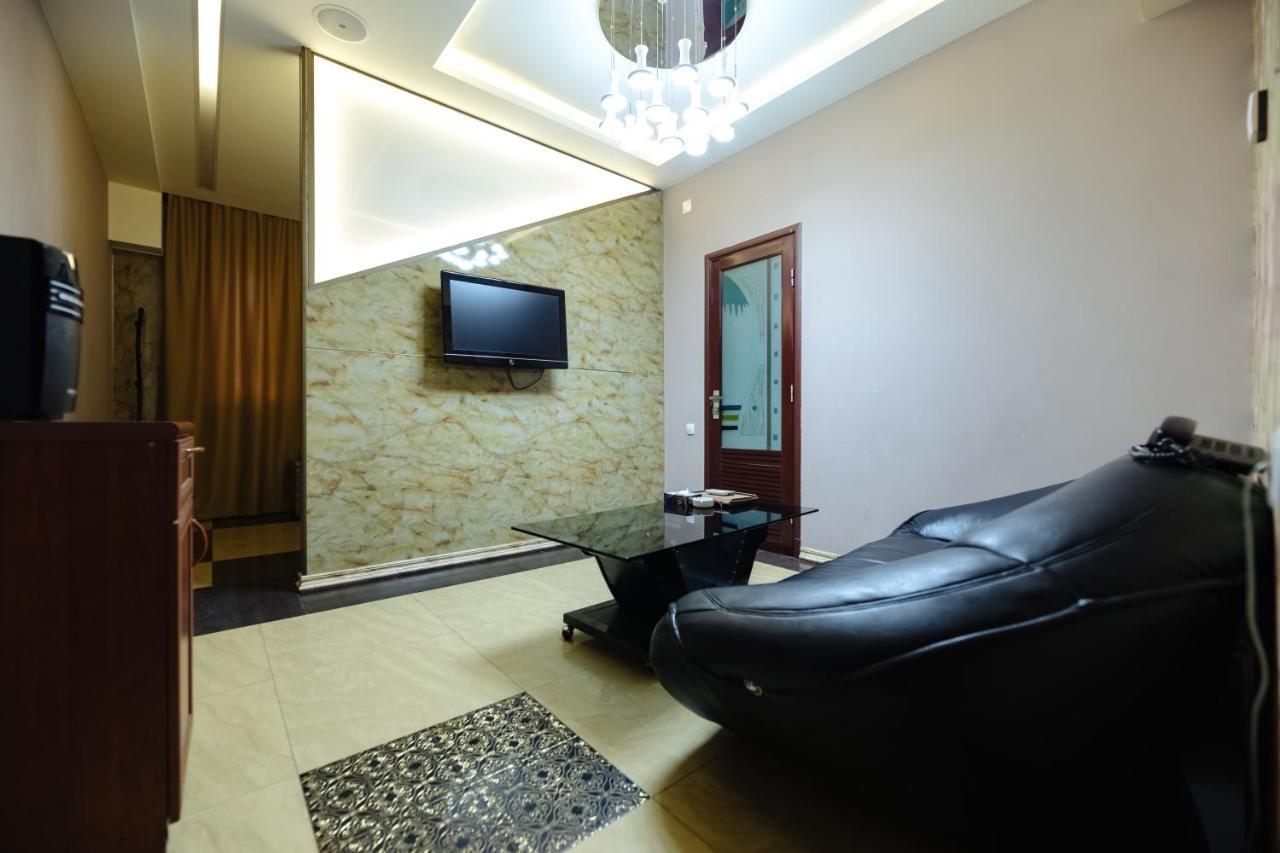Golden Seconds Hotel Erevan Esterno foto
