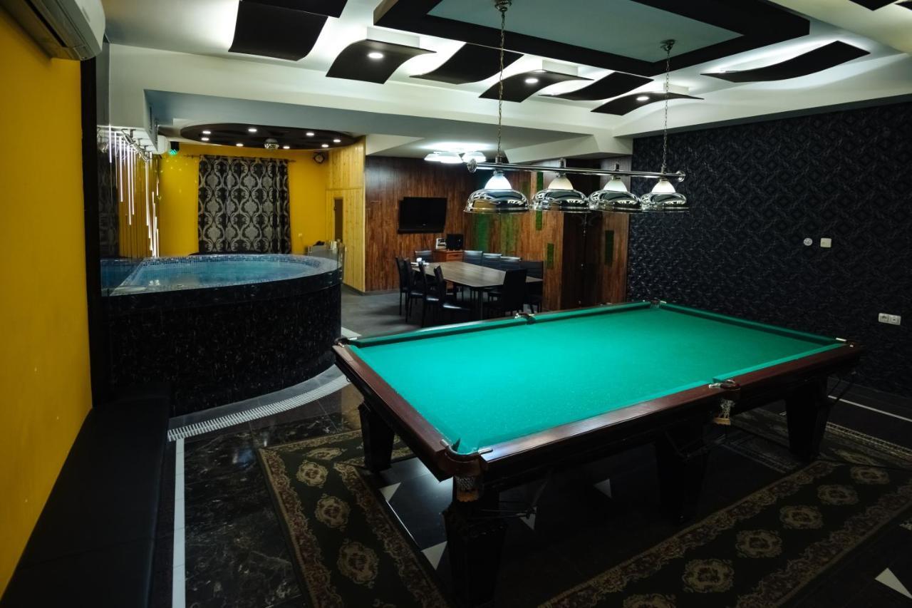 Golden Seconds Hotel Erevan Esterno foto