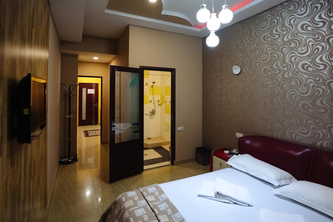 Golden Seconds Hotel Erevan Esterno foto