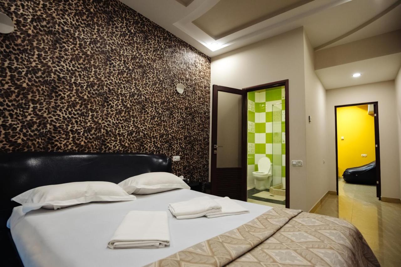 Golden Seconds Hotel Erevan Esterno foto