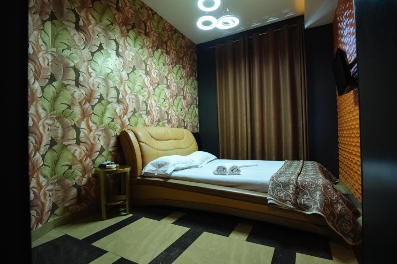 Golden Seconds Hotel Erevan Esterno foto