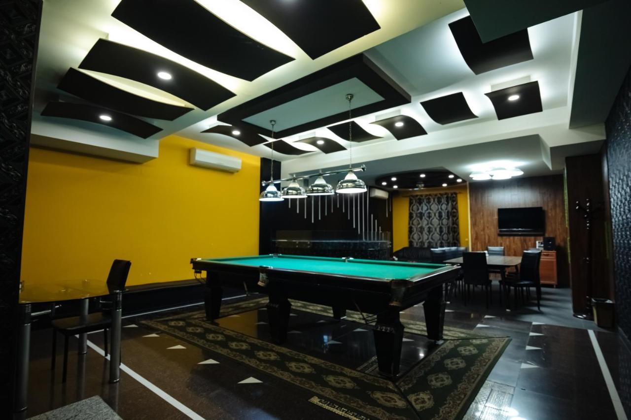 Golden Seconds Hotel Erevan Esterno foto