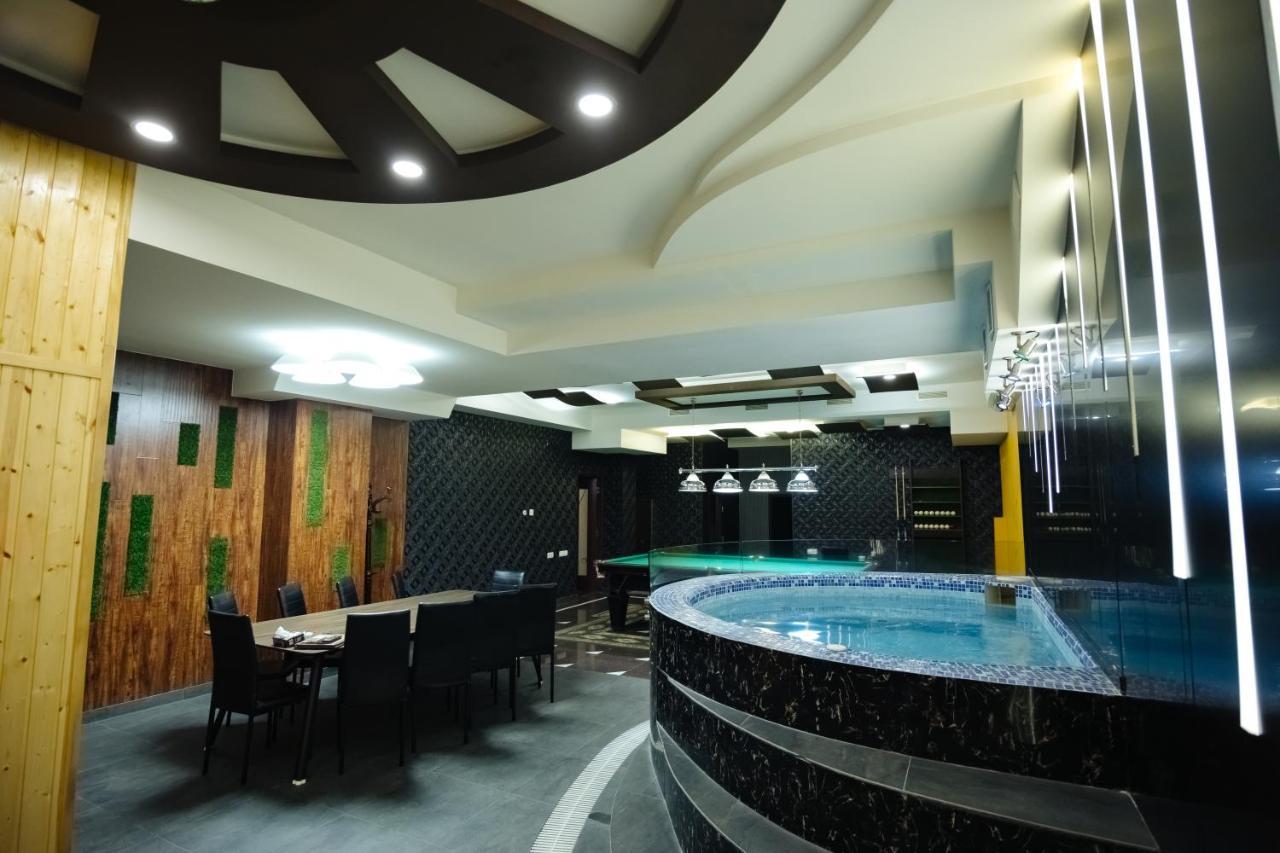 Golden Seconds Hotel Erevan Esterno foto