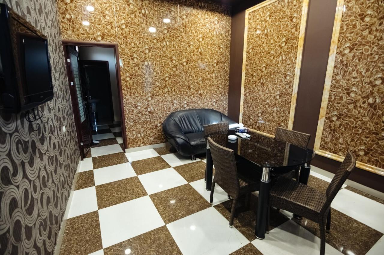 Golden Seconds Hotel Erevan Esterno foto