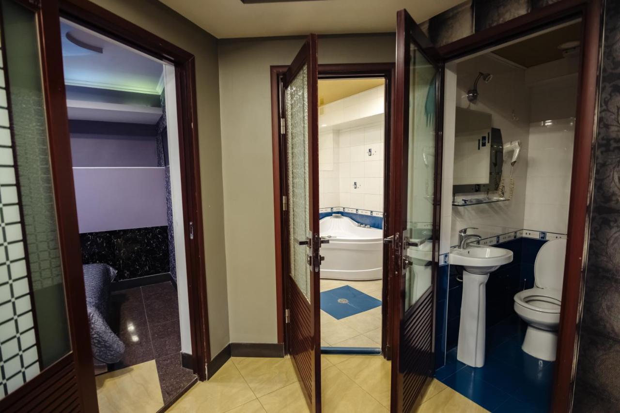 Golden Seconds Hotel Erevan Esterno foto