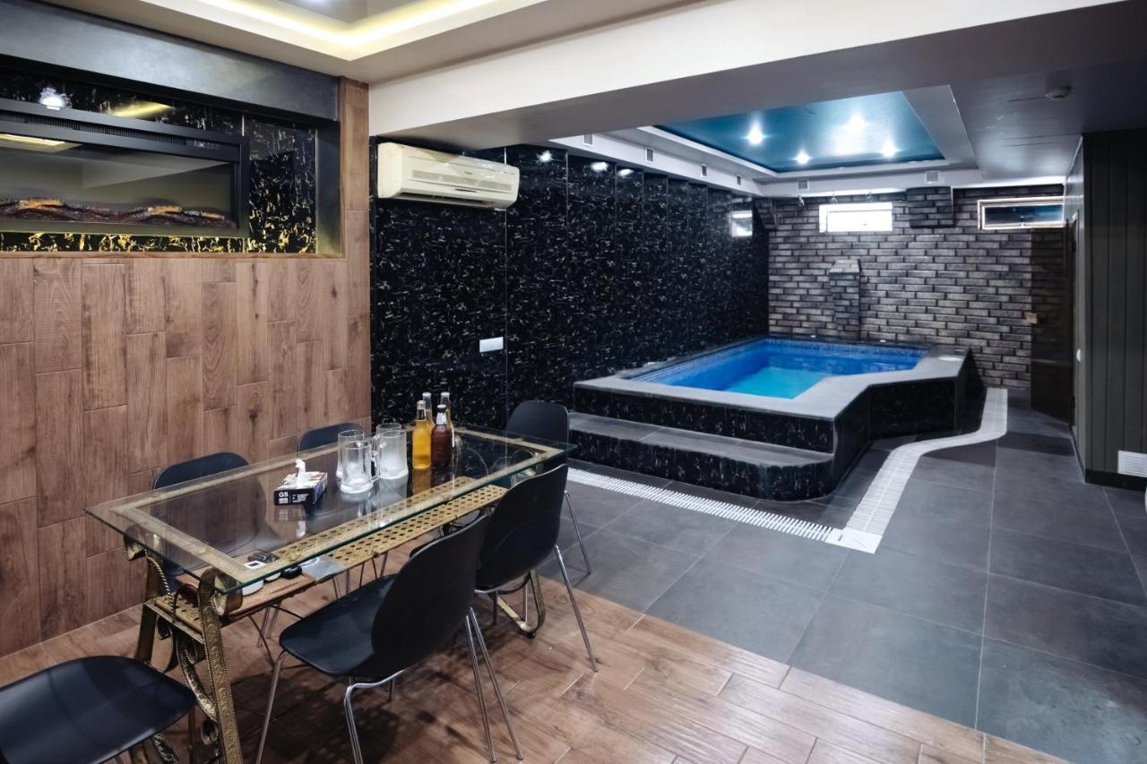 Golden Seconds Hotel Erevan Esterno foto