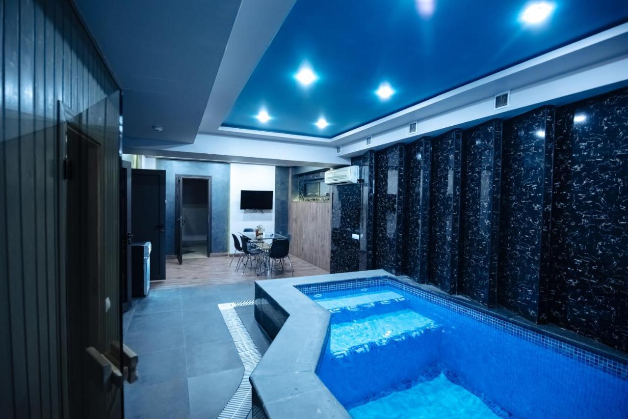 Golden Seconds Hotel Erevan Esterno foto