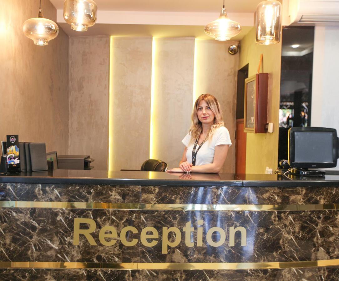 Golden Seconds Hotel Erevan Esterno foto
