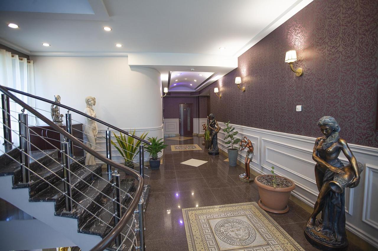 Golden Seconds Hotel Erevan Esterno foto
