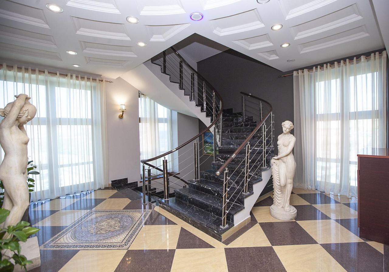 Golden Seconds Hotel Erevan Esterno foto
