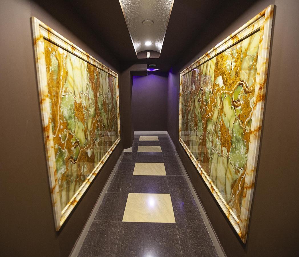 Golden Seconds Hotel Erevan Esterno foto