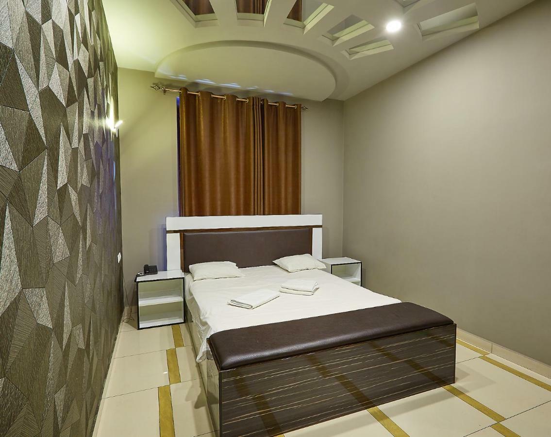 Golden Seconds Hotel Erevan Esterno foto