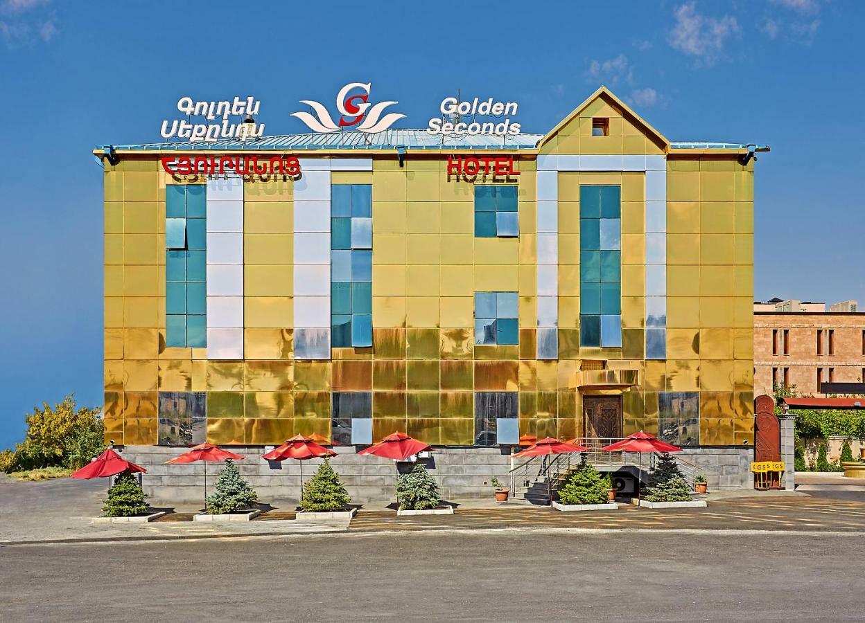 Golden Seconds Hotel Erevan Esterno foto